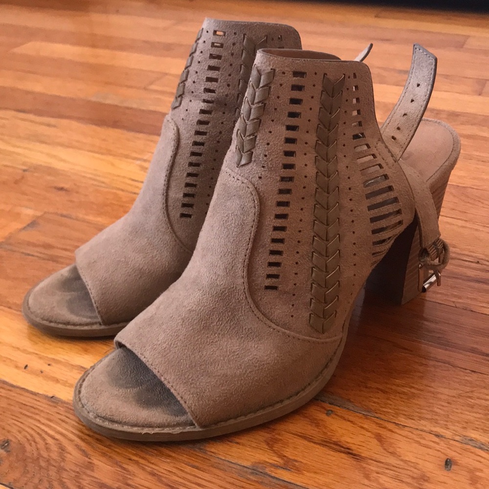 Report toupe suede heels